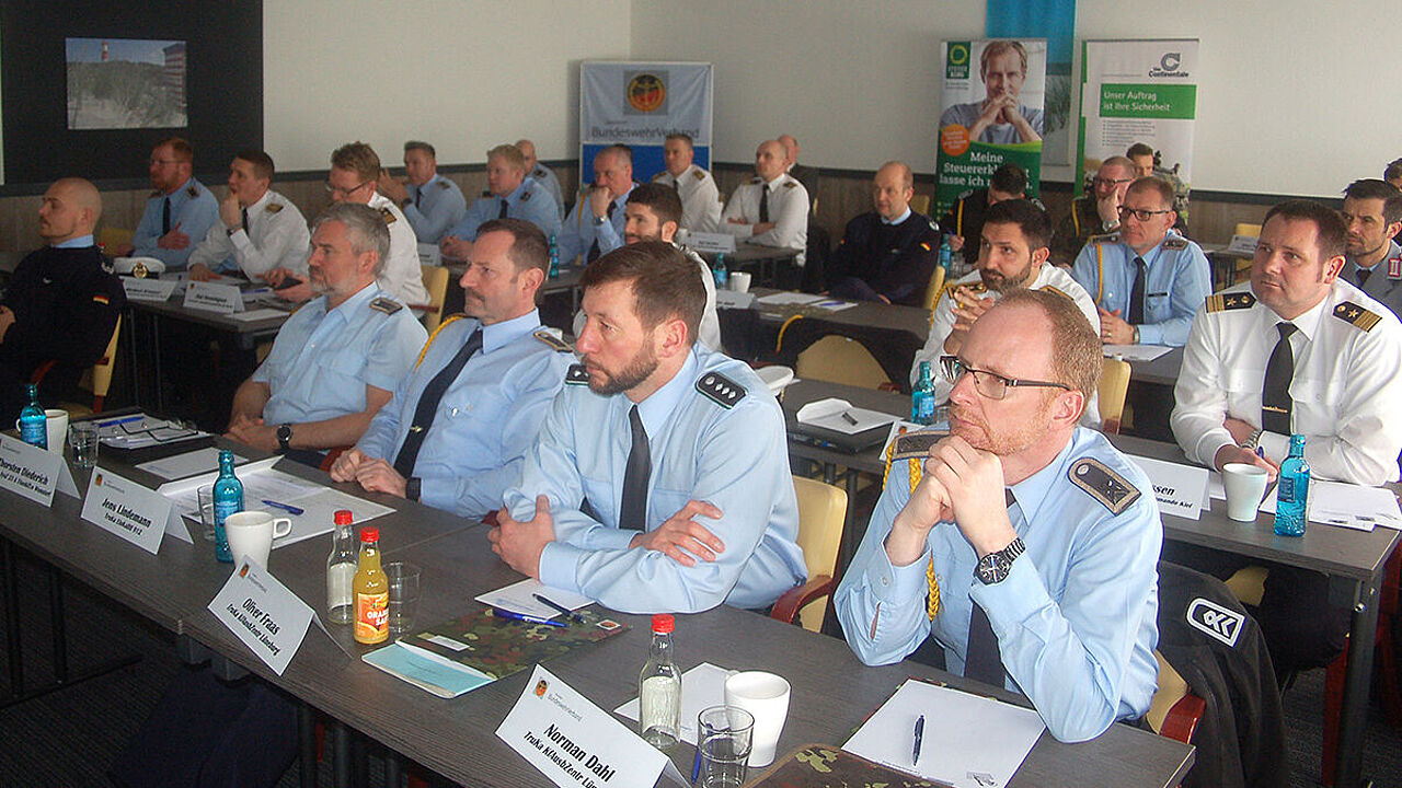 Aufmerksam: Die Chefs und Spieße wissen, wo es nicht richtig läuft. Foto: DBwV