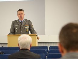 In Anwesenheit der neuen Kandidaten für den Bundesvorstand warb Bundesvorsitzender Oberstleutnant André Wüstner für deren Wahl bei der 21. Hauptversammlung. Foto: DBwV/Ingo Kaminsky