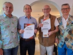 Stellv. Vorsitzender Peter Hoffmann (v.l.) mit den geehrten Mitgliedern Oberstleutnant a.D. Bernhard Klingenstein und Stabsfeldwebel a.D. Walter Keseberg sowie Vorsitzender Erwin Vohrer. Foto: Winfried Riedinger