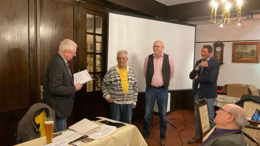 Auch langjährige Mitglieder wurden bei der vergangenen Mitgliederversammlung der Ehemaligen in Sankt Augustin geehrt. Foto:  KERH Sankt Augustin