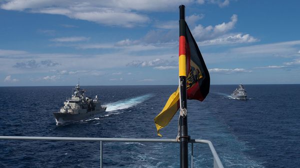 Schiffe des Verbandes der Standing NATO Maritime Group 2 (SNMG 2) im Rahmen der Seeraumüberwachung in den internationalen Gewässern in der Ägäis Foto: Bundeswehr/TomTwardy
