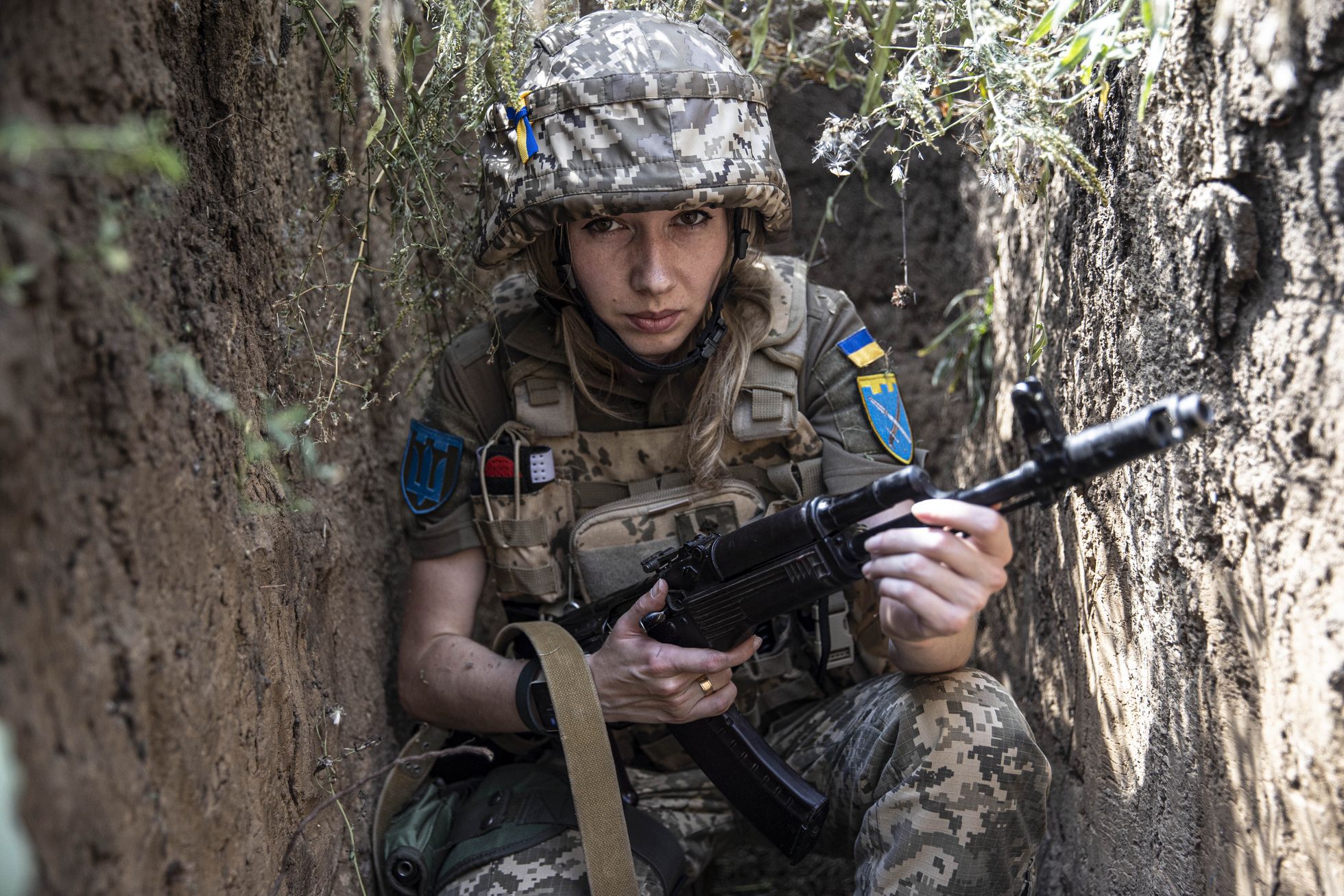 Eine ukrainische Soldatin im August 2022 an der Front im Donbass. Foto: Metin Aktas / Anadolu Agency