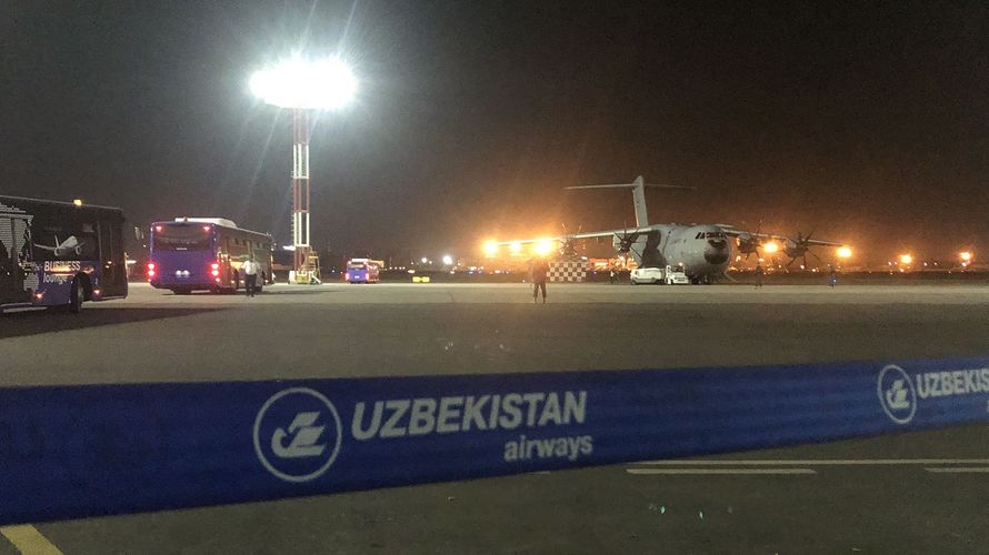 Auf dem Flughafen von Taschkent in Usbekistan sind in der Nacht weitere Flugzeuge der Bundeswehr mit schutzbedürftigen Menschen aus Afghanistan gelandet. Foto: Bundeswehr
