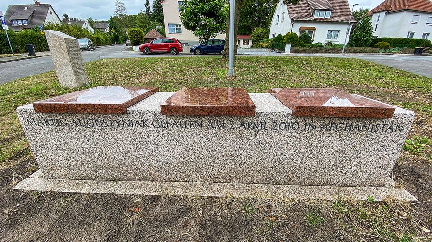 Der Gedenkplatz für Martin Augustyniak in Bielefeld wird auch offiziell den Namen des in Afghanistan gefallenen Hauptgefreiten tragen. Foto: Andreas Zobe/Neue Westfälische