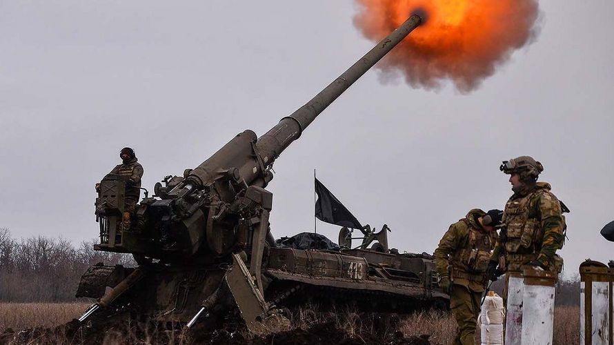 Der Westen darf in seiner Unterstützung für die Ukraine nicht nachlassen. Das Foto zeigt ukrainische Artilleriesoldaten, die sich nahe Bachmut gegen die russischen Angreifer wehren. Foto: picture alliance / ZUMAPRESS.com / Madeleine Kelly