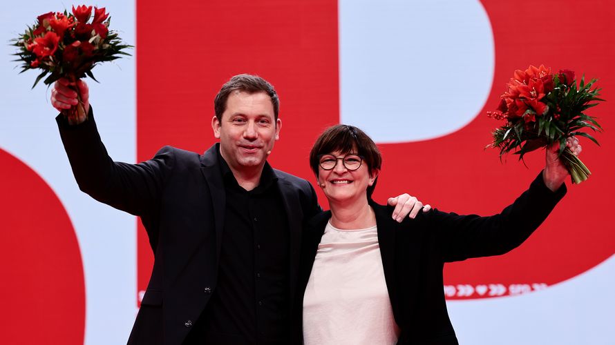 Das neue Duo an der Spitze der SPD: Saskia Esken und Lars Klingbeil. Foto: picture alliance/ASSOCIATED PRESS | Hannibal Hanschke