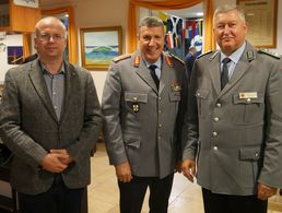 Der Bundestagsabgeordnete Dr. Kristian Klinck (v.l.n.r.), Generalleutnant Markus Laubenthal und Oberst Thomas Behr. Foto: LV Nord