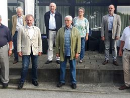 Der Vorstand mit Bernd Elsässer (v.l.), Werner Balazs, Vorsitzendem Martin Gregori, Dr. Norbert Weber, Peter Ferner, Daniela Dick, Olaf Helbing sowie Bezirksvorsitzendem Hans-Walter Teßler. Foto: Privat