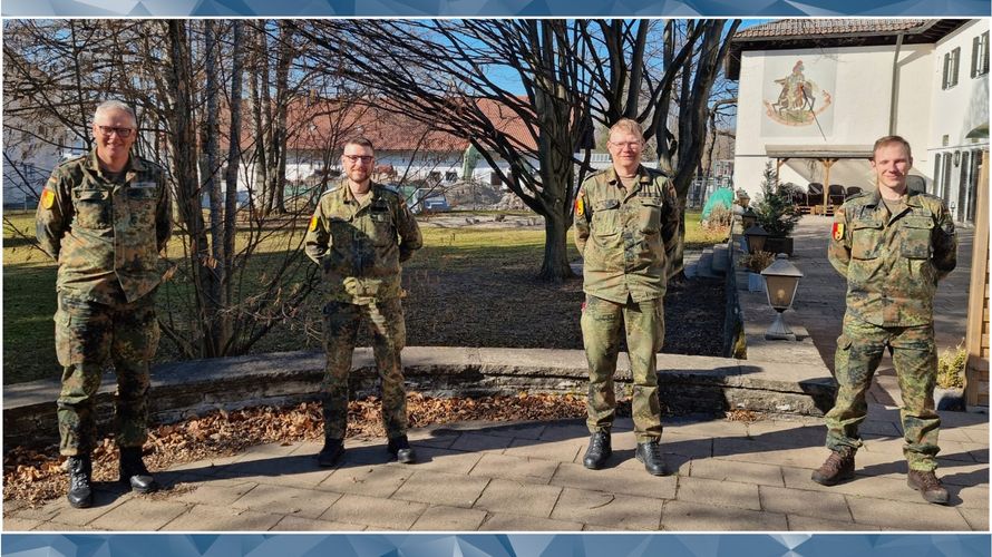 Im TruKa-Vorstand gehören u.a. an Oberstleutnant Thomas Georg Haake (v.l.), Vorsitzender Oberstabsfeldwebel Thomas Leniger, Hauptmann Sven Geiskämper und Hauptfeldwebel Tobias Schmittroth. Foto: TruKa DirZBrdSchBw