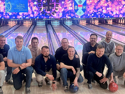 Teile des Stabszuges des Logistikregiments 4 erlebten beim DBwV-Event „Extreme Bowling“ in Dettelbach, wie moderne Verbandsarbeit aussehen kann. Foto: Sascha Schmidt