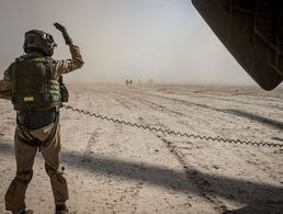 Ein Soldat des Personnel Recovery Teams bei einer Übung in der Nähe von Mazar-e Sharif am 27.09.2020. Derzeit sind an die 1.000 Angehörige der Bundeswehr in Afghanistan stationiert. Foto: Bundeswehr/ Andre Klimke