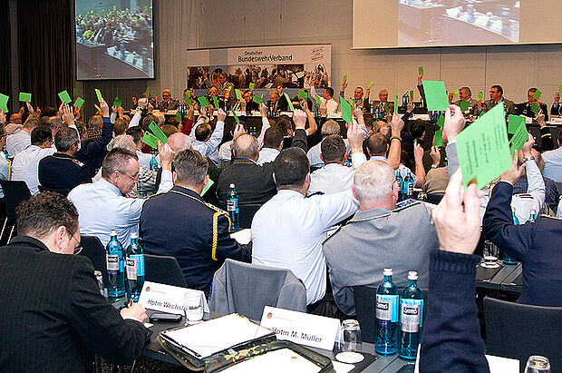 Delegierte stimmten über Satzungsfragen ab.