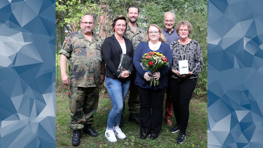 Jens-Oliver Kaiser mit Sandra Plotz, Christine Menzel, Lars Schunack, Ferdinand 	               und Petra Schrubstock. Foto: DBwV