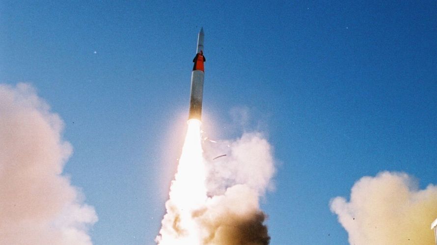 Start einer "Arrow"-Flugabwehrrakete: Zum ersten Mal wurde eine feindliche ballistische Rakete außerhalb der Erdatmosphäre abgeschossen. Foto: X/@Israel_MOD