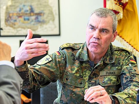 Für ein gemeinsames Ziel im neuen Unterstützungsbereich: Befehlshaber Generalleutnant Gerald Funke. Foto: PIZ/Unterstützungskommando 