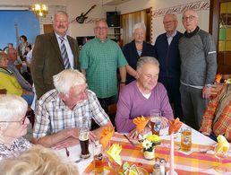 KERH-Vorsitzender Günter Schwarz (v. l.), Holger Wahl, Beisitzerin Gudrun Mink und die Jubilare Ernst Prager und Wolfgang Kaschube. Foto: KERH Bad Neuenahr-Ahrweiler