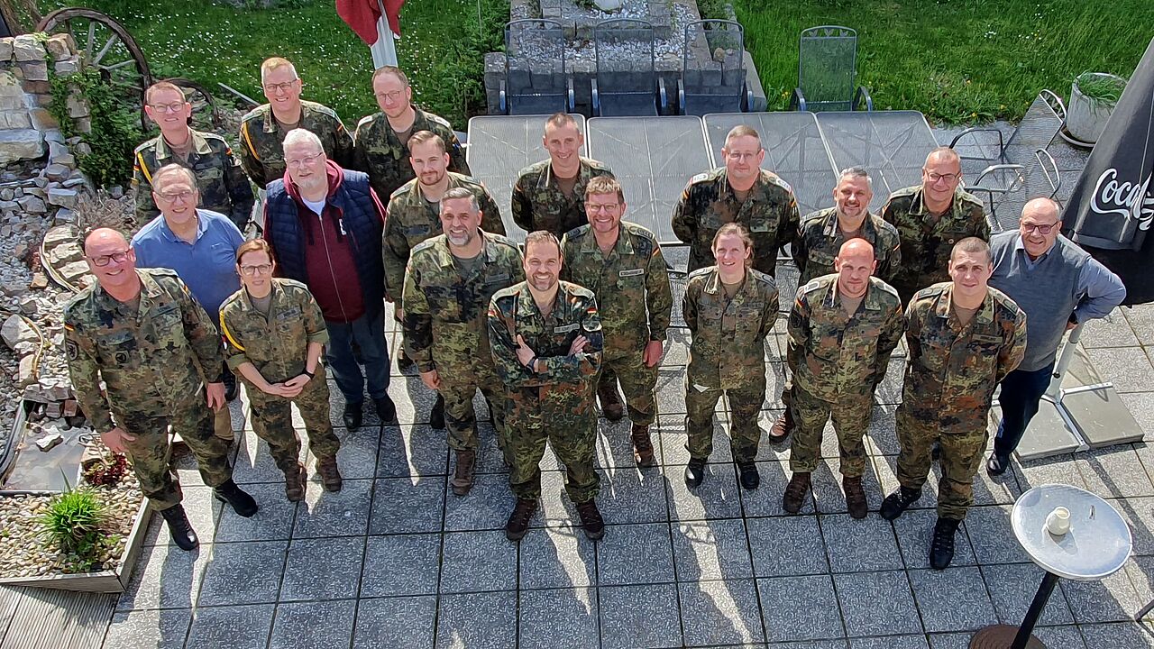 Die Teilnehmer der Standortversammlung der StoKa Würzburg/Veitshöchheim. Foto: Roland Stengl 