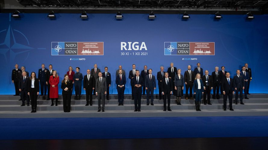 In Riga demonstrierten die Nato-Außenminister angesichts der angespannten Lage an der russisch-ukrainischen Grenze Einigkeit. Foto: Nato