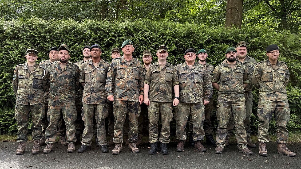 Teilnehmer der Veranstaltung beim Besuchszentrum. Foto: DBwV