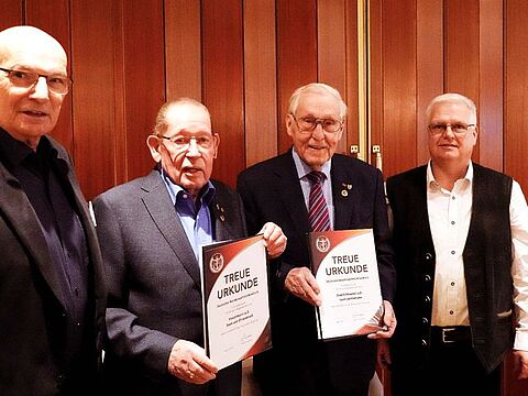 Uwe Stark (von links), Sven von Ehrenkrook, Josef Lünnemann und der stellvertretende Kameradschaftsvorsitzende Oberstabsfeldwebel a.D. Uwe Mietz. Foto: DBwV
