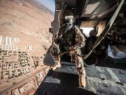 Übung in Mali: Ein Rettungsteam evakuiert einen Verwundeten. Der DBwV schaut auch auf die globalen Herausforderungen Foto: Bundeswehr/Johannes Müller