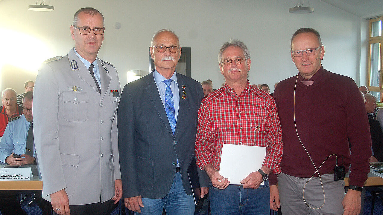 Nach den Ehrungen: Peter Strauß (v. l.), Joachim Clemens, Andreas Priesemann und Uwe Schenkel. Foto: DBwV