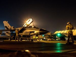 Vorbereitung eines Tornados für den Nachtflug. Foto: Bundeswehr/Dr. Thorsten W.