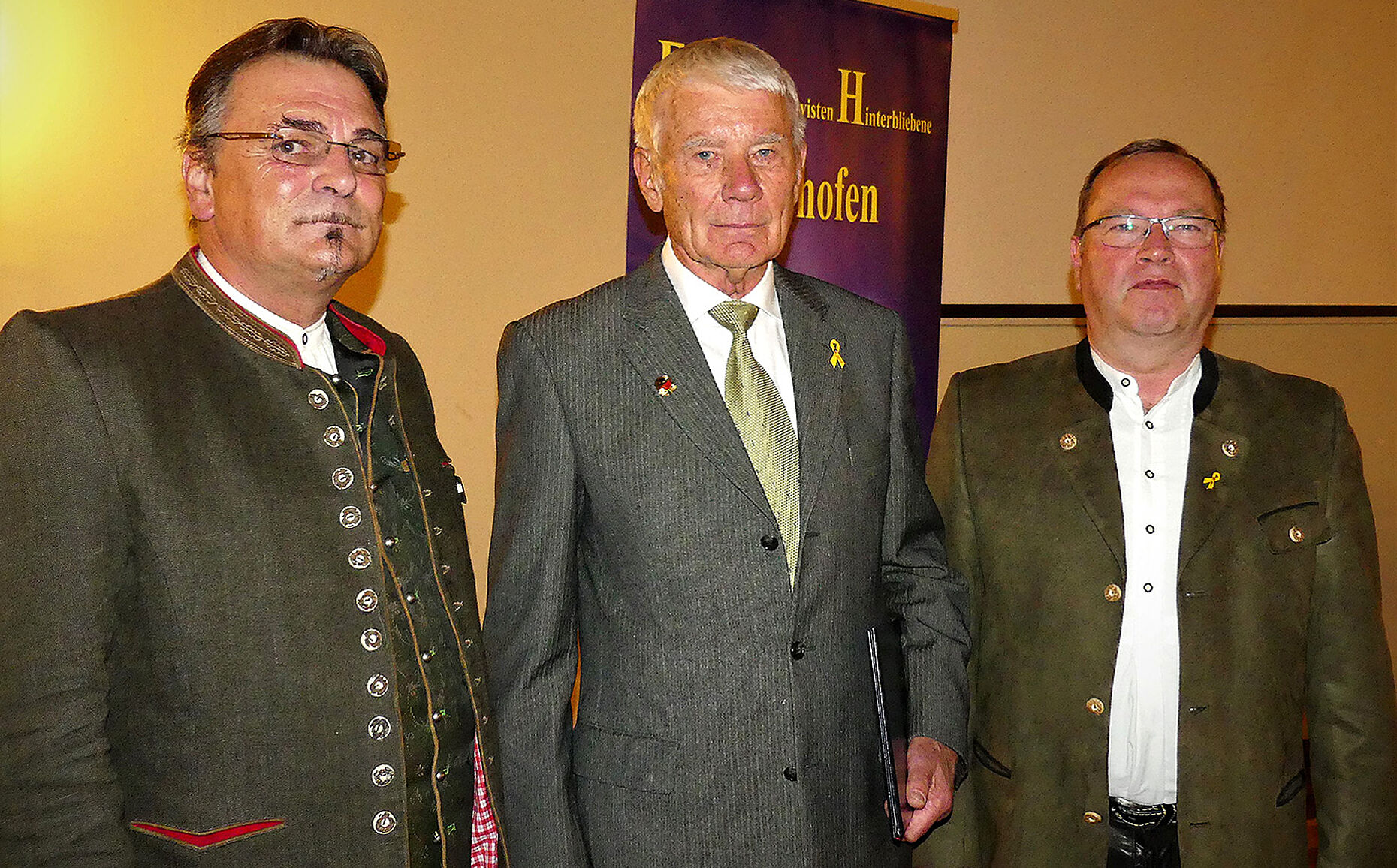 Bezirksvorsitzender Jung, Oberstleutnant a.D. Dieter Müller - geehrt für 60-jährige Mitgliedschaft - und Kameradschaftsvorsitzendem Veit. Foto: DBwV