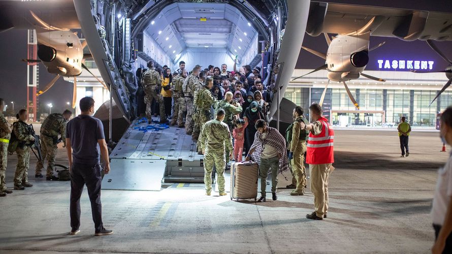 Mehr als 2100 Menschen hat die Bundeswehr bislang in Sicherheit gebracht. Foto: Bundeswehr