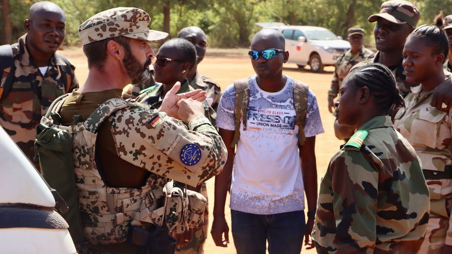 Bei der Mission EUTM Mali bildet die Bundeswehr malische Soldatinnen und Soldaten aus. Foto: Bundeswehr/Simon Höpfl