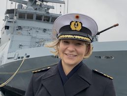 Premiere bei der Deutsche Marine: Mit Korvettenkapitän Bianca Seifert hat zum ersten Mal eine Frau das Kommando über eine Korvetten-Besatzung übernommen. Foto: DBwV/Christine Hepner