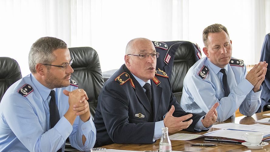 Oberstleutnant i.G. Dr. Detlef Buch, Brigadegeneral Rainer Keller und Oberstleutnant i.G. Michael Stolzke (v.l.). Foto: Willem gr. Darrelmann