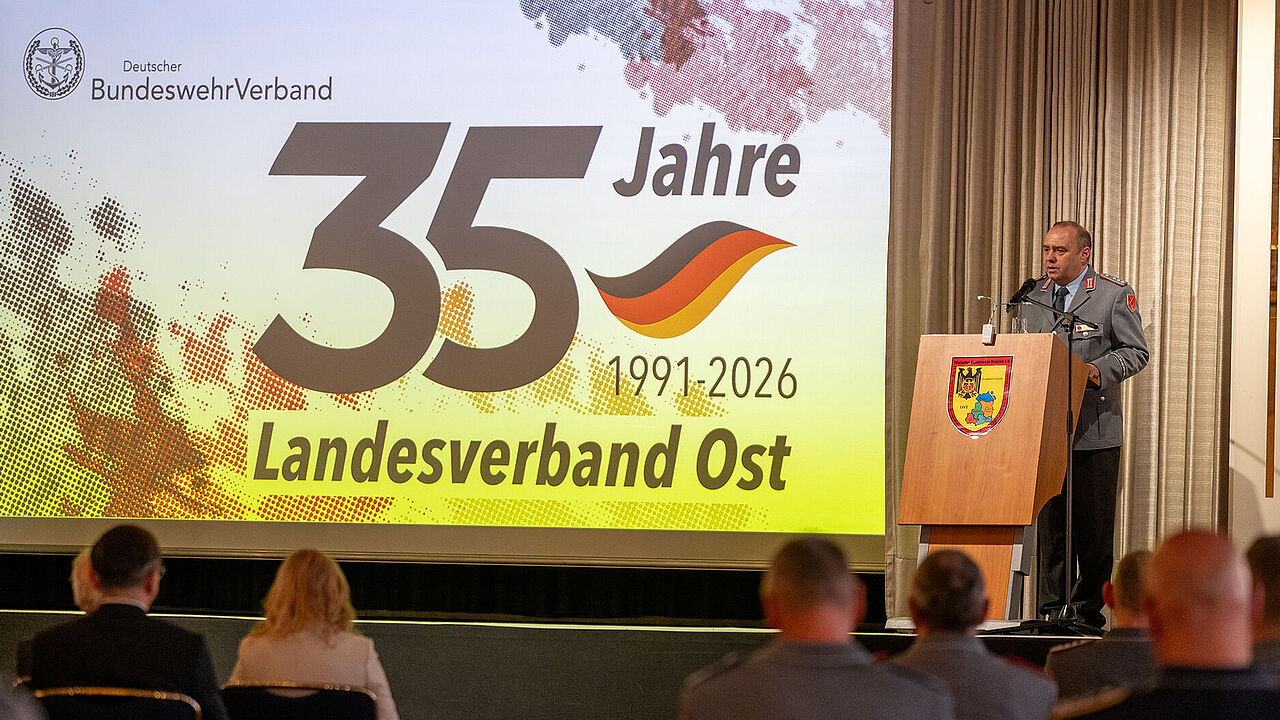 Der Landesvorsitzende Ost, Hauptmann Ralf Baasch, hatte zum Festakt zum 35-jährigen Bestehen seines Landesverbandes nach Magdeburg eingeladen. Foto: DBwV/Yann Bombeke