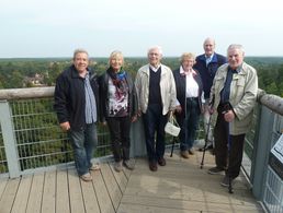 Teilnehmer der KERH auf der Aussichtsplattform mit Blick auf Beelitz und die ehemaligen Heilstetten Foto: KERH/ Eberhard Seifert