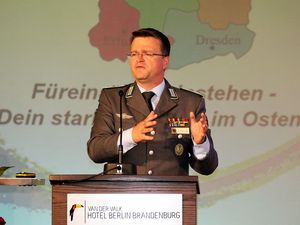 Der Bundesvorsitzende lobte den "besonderen Geist im Landesverband Ost". Foto: DBwV/Kruse