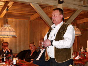 Oberstleutnant Jürgen Rüb stellt als Kasernenkommandant und Staffelchef Standort Lechfeld vor. Foto: Oliver Hartmann