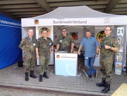 Die „Mannschaft“ der StoKa repräsentierte den DBwV auf dem Truppenübungsplatz Baumholder: (v.l.) Maj d.R. Karl Mutsch (Gast), Hauptmann Heiko Schäfer, Hauptmann Stefan Brand, Regierungshauptsekretär Matthias Heidrich und Stabsfeldwebel Andreas Mattill Fot