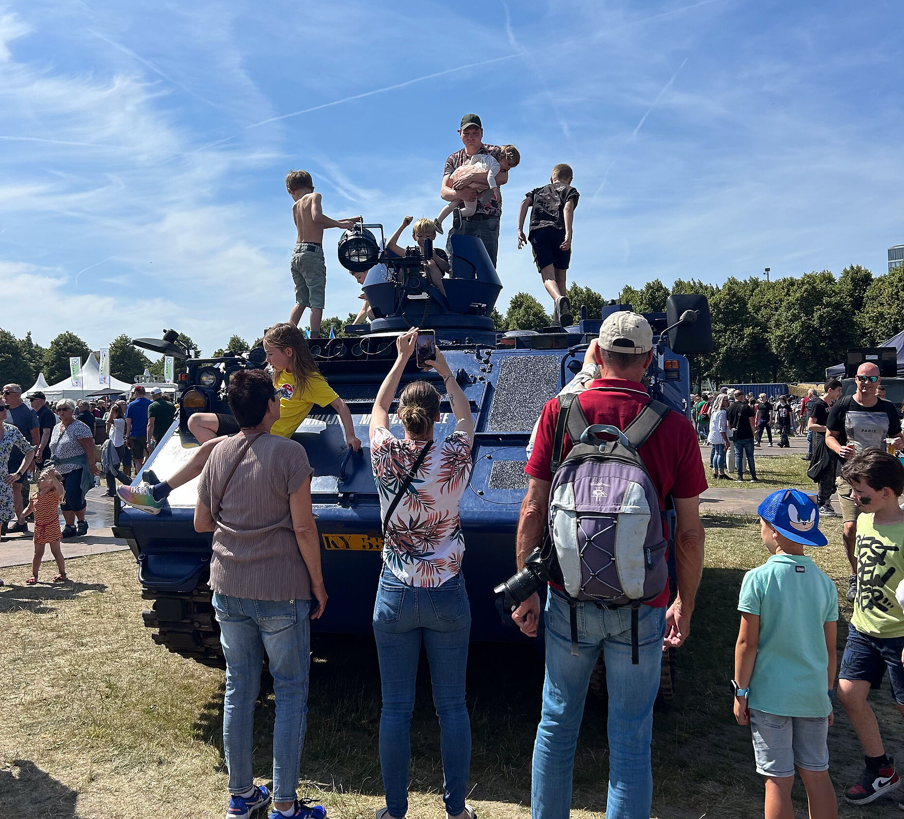 Das "Malieveld" ist ein mehrere Hektar großer Rasenplatz im Zentrum von Den Haag und lockte mit einem abwechslungsreichen Rahmenprogramm neugierige Besucherinnen und Besucher jedes Alters an. Foto: DBwV