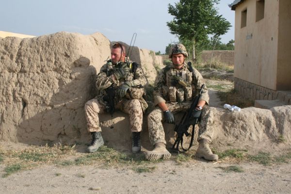 Ralf Siegenführ und ein Kamerad wärend einer Patrouille im Kunduz/Afghanistan. Foto: privat