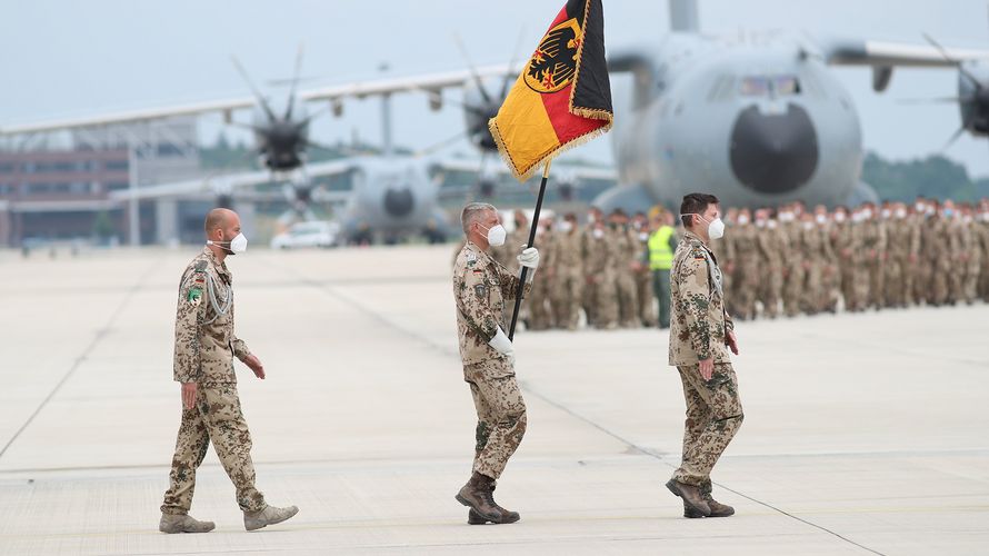 Mit einem Rückkehrappell wurden die letzten 264 Soldatinnen und Soldaten, die in Afghanistan im Einsatz waren, in Wunstorf empfangen. Foto: Bundeswehr/Twitter