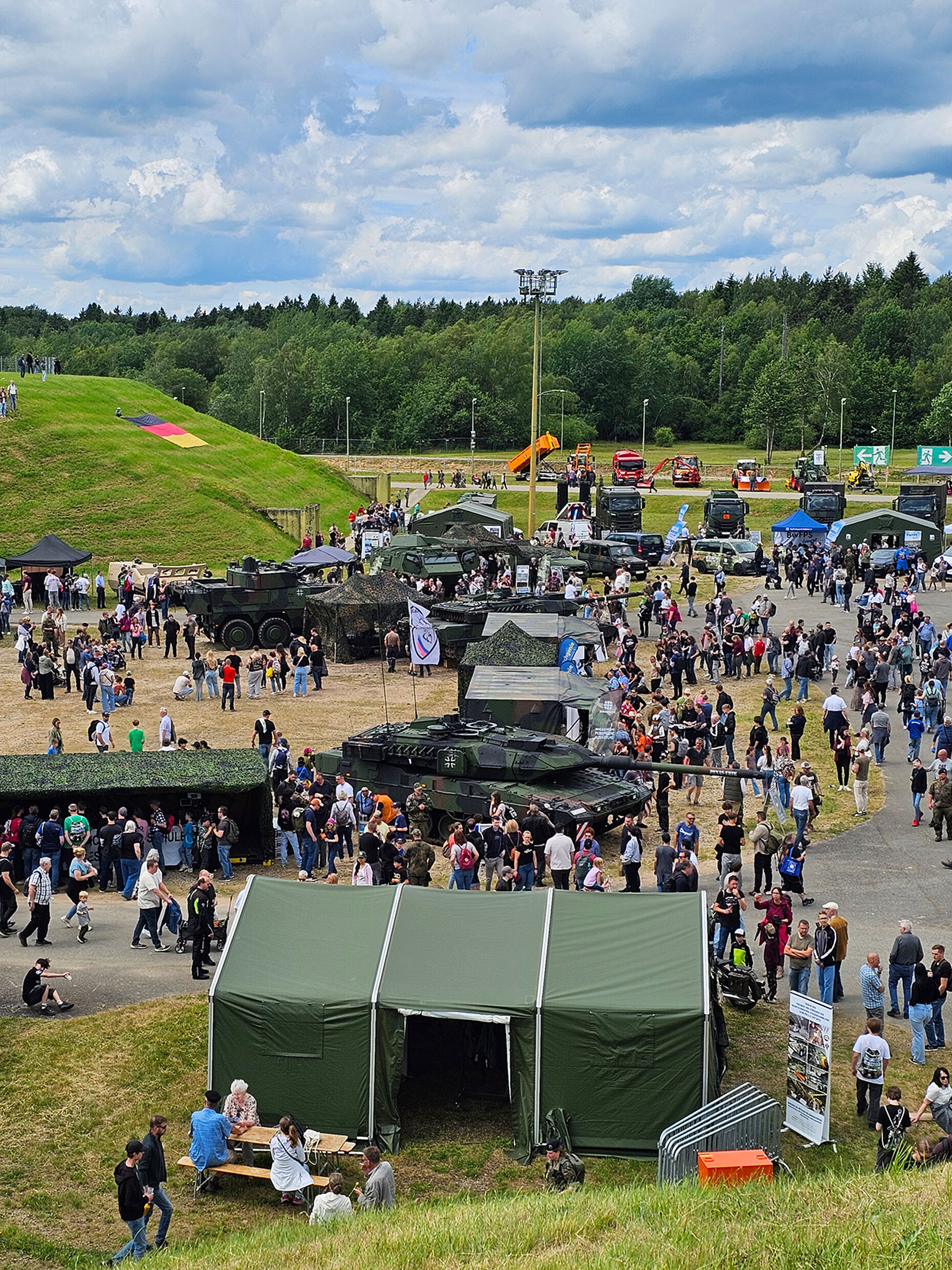 Auch in Kastellaun gab es einiges von der Bundeswehr zu sehen. Foto: DBwV/Michael Schwab