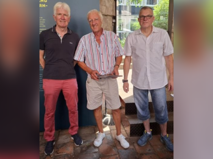 Uwe Fenger, der geehrte Klaus-Peter Bosse und der stellvertretende  Kameradschaftsvorsitzende Frank Grünspann. Foto: DBwV