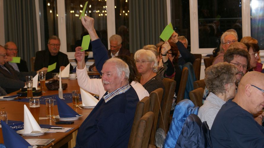 Während seiner Reservedienstleistung bei der Technischen Schule des Heeres wurde in Aachen Hauptmann a.D. Torsten Küppers zum KERH Vorsitzenden gewählt. „Mit zwei neuen Beisitzern im Team ist er sich sicher, dass der Vorstand die Mitglieder der Kameradschaft weiterhin eng betreuen wird.“ Foto: Albert Kuhner                                                    