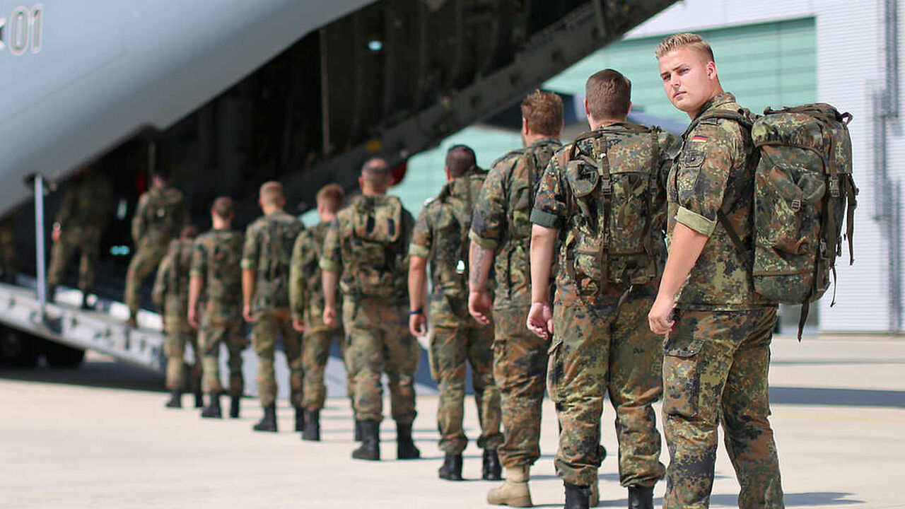 Symbolbild: Das Eckpunktepapier zur Bundeswehr der Zukunft der Verteidigungsministerin findet nicht überall Anklang. Foto: Bundeswehr/Sebastian Wilke
