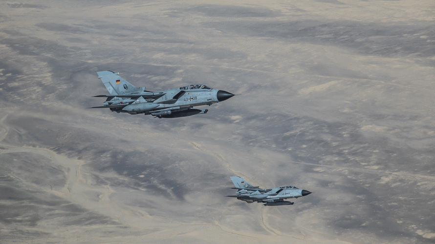 Im Einsatz gegen den IS: Zwei Tornados der Luftwaffe auf dem Weg zu einer Aufklärungsmission. Foto: Bundeswehr