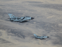 Im Einsatz gegen den IS: Zwei Tornados der Luftwaffe auf dem Weg zu einer Aufklärungsmission. Foto: Bundeswehr