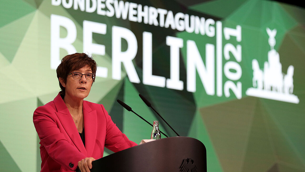Verteidigungsministerin Annegret Kramp-Karrenbauer betonte die Notwendigkeit der Veränderung für die Bundeswehr, um für die aktuellen und künftigen Herausforderungen besser aufgestellt zu sein. Foto: Bundeswehr