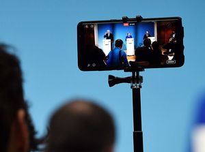 Im Fokus: Die Parteichefs Horst Seehofer (CSU), Angela Merkel (CDU) und Martin Schulz (SPD, v.l.) Foto: dpa