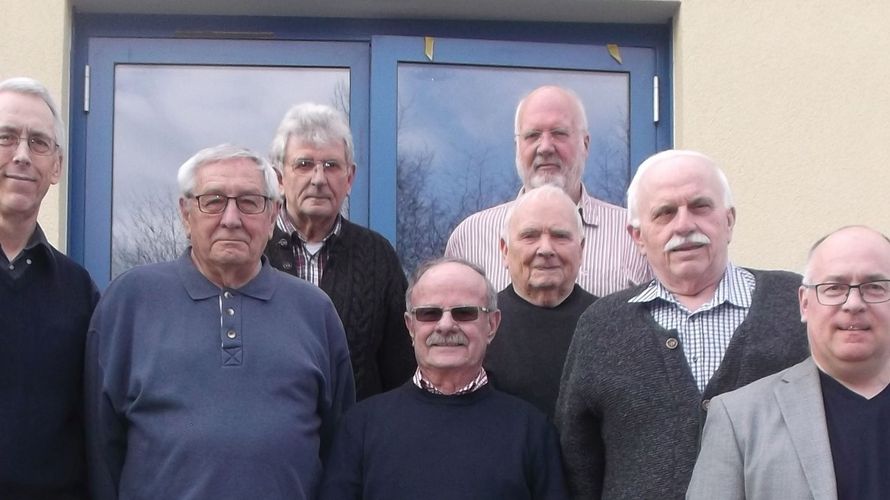 In ihren Ämtern bestätigt: Hartmut Nagel, Herbert Jacob, Wolfgang Heinemann, Host Schaub, Erwin Speicher, Werner Wulff, Hans Grünewald mit Wahlleiter Holger Wahl  (v.l.) Foto: KERH Mayen-Andernach-Mendig