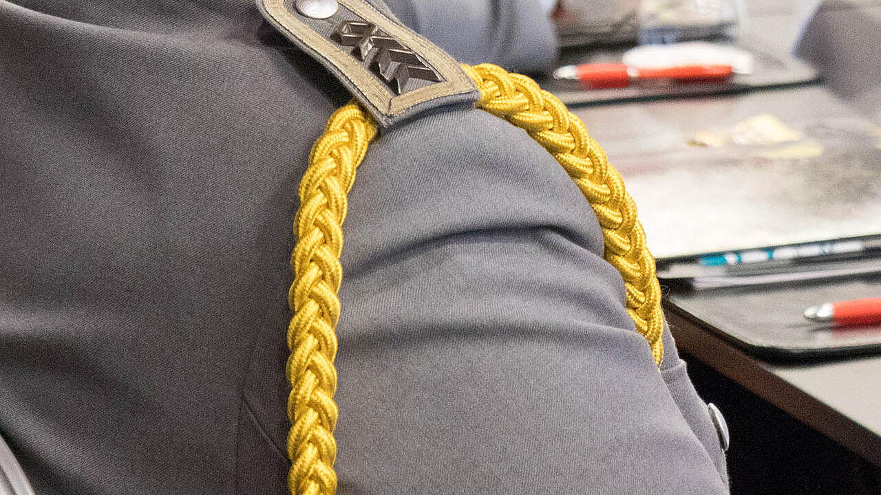 Aus Studierendenfachbereichsfeldwebel werden "echte Spieße" mit Kordel Foto: DBwV/Hepner